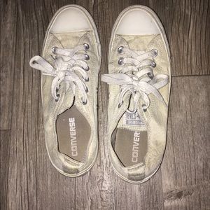 Cream collored converse.
